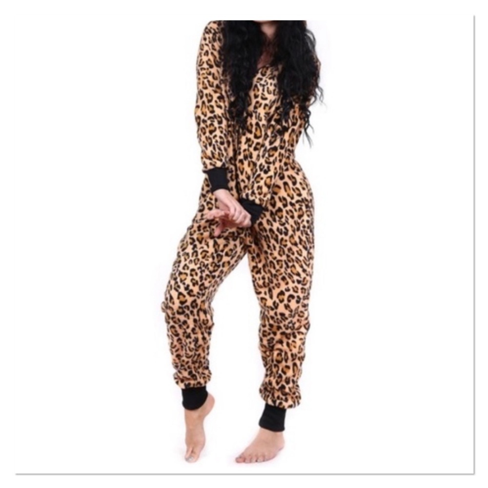 Pj Couture 2pc Leopard Print Set. P/5/A1313 - image 1